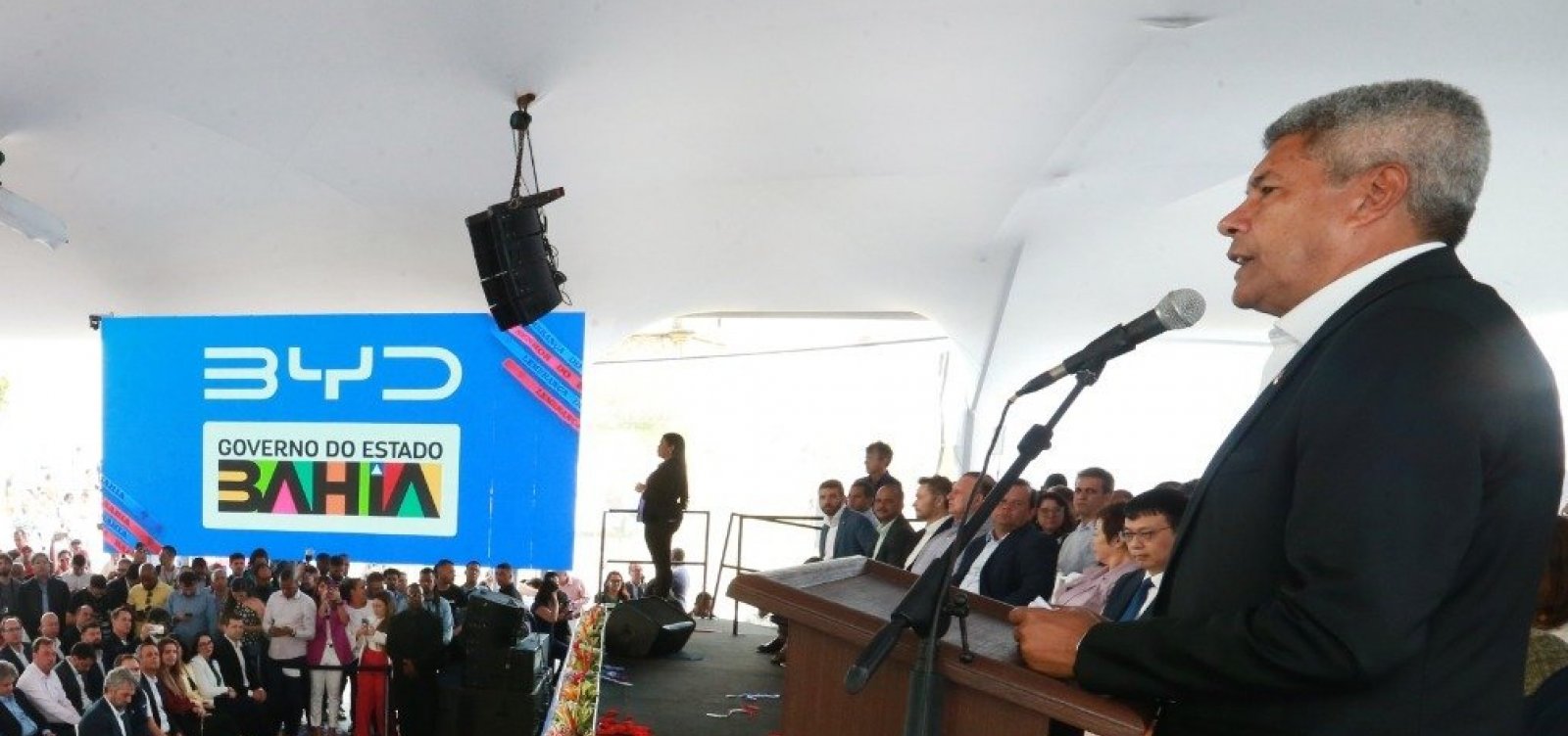 Jerônimo anuncia isenção de IPVA para carros elétricos de até R$ 300 mil produzidos pela BYD na Bahia 