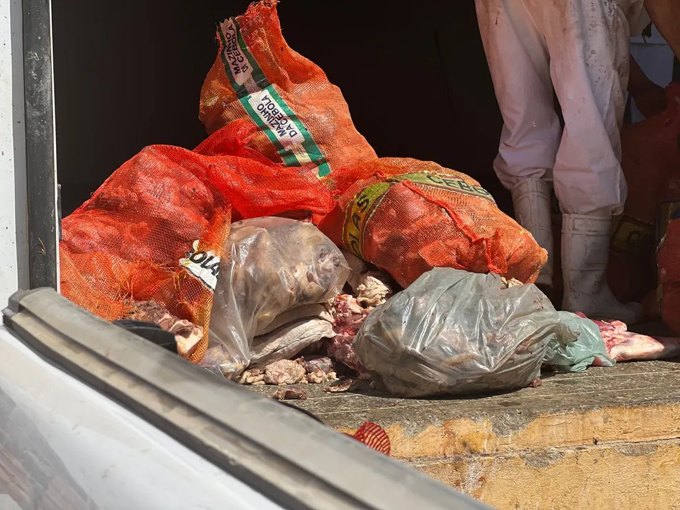Cerca de 1 tonelada de carne imprópria para consumo é apreendida após operação em mercado, feira e abatedouro na BA