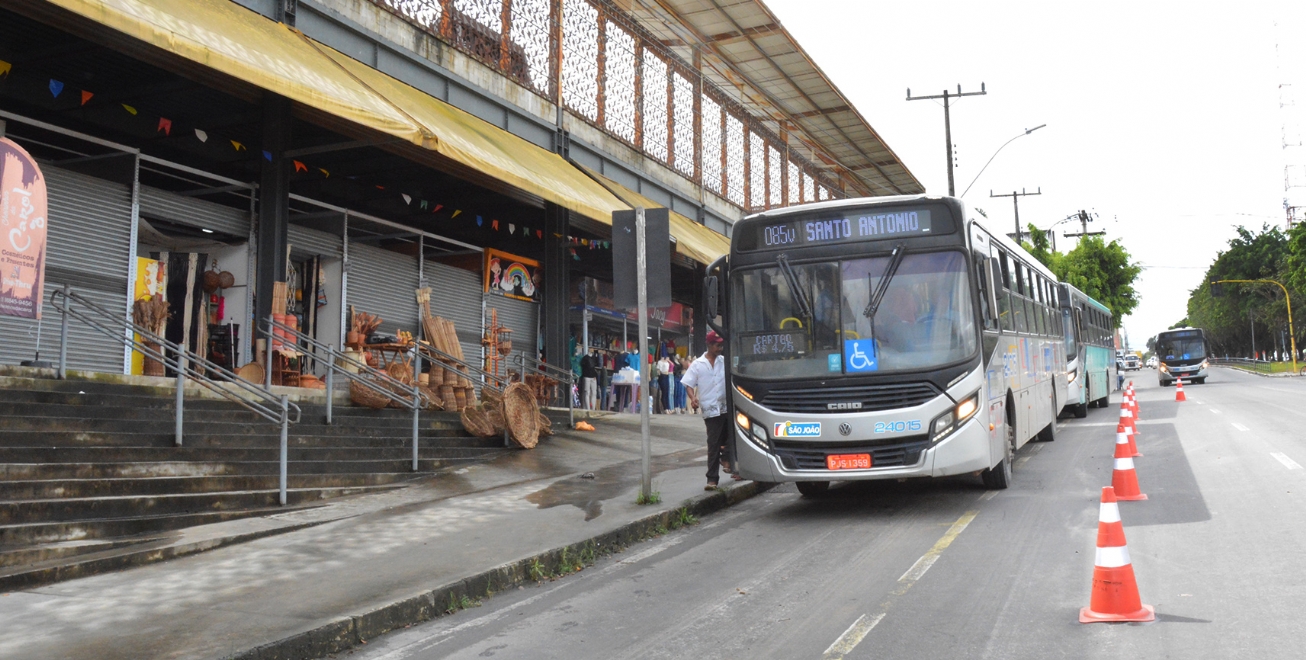 Ponto de ônibus do Shopping Cidades das Compras é reativado