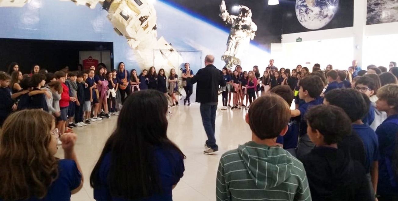 Estudantes de Salvador visitam planetário do Museu Parque do Saber