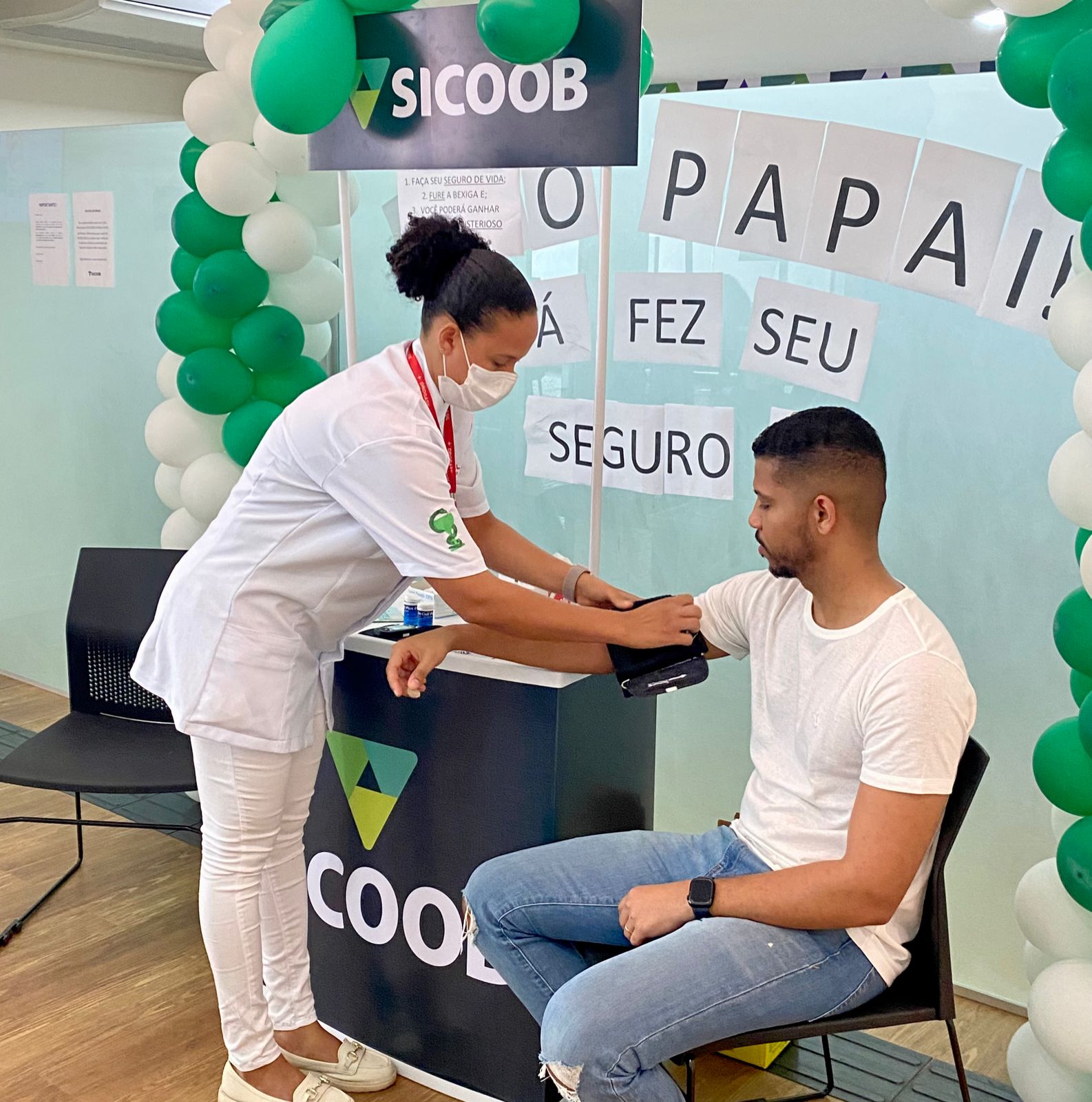 Sicoob promove ação de saúde em homenagem ao dia dos pais