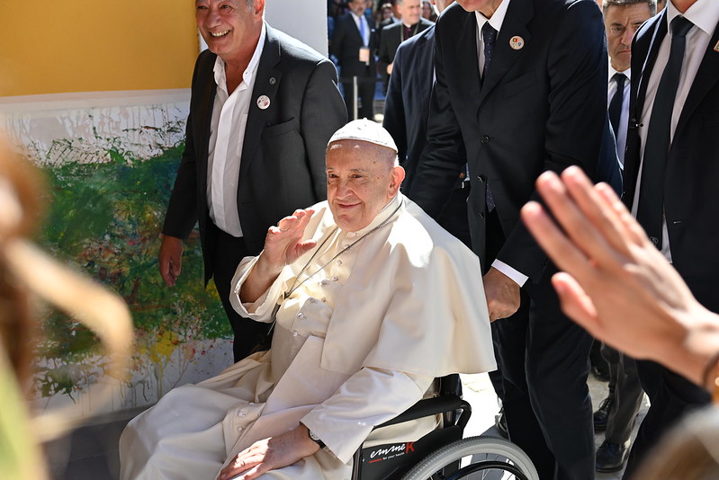 Em visita ao Santuário de Fátima, Papa Francisco reforça mensagem de inclusão