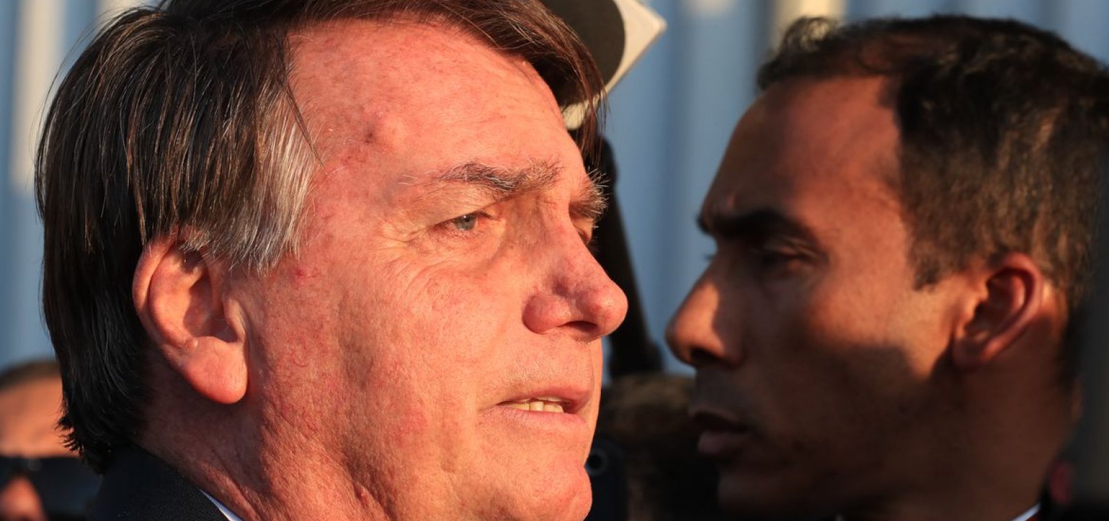 Bolsonaro nega acusações de que ordenou Mauro Cid a venda de joias 