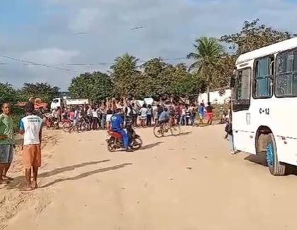 Moradores da Mantiba protestam por segurança e melhorias na infraestrutura do local