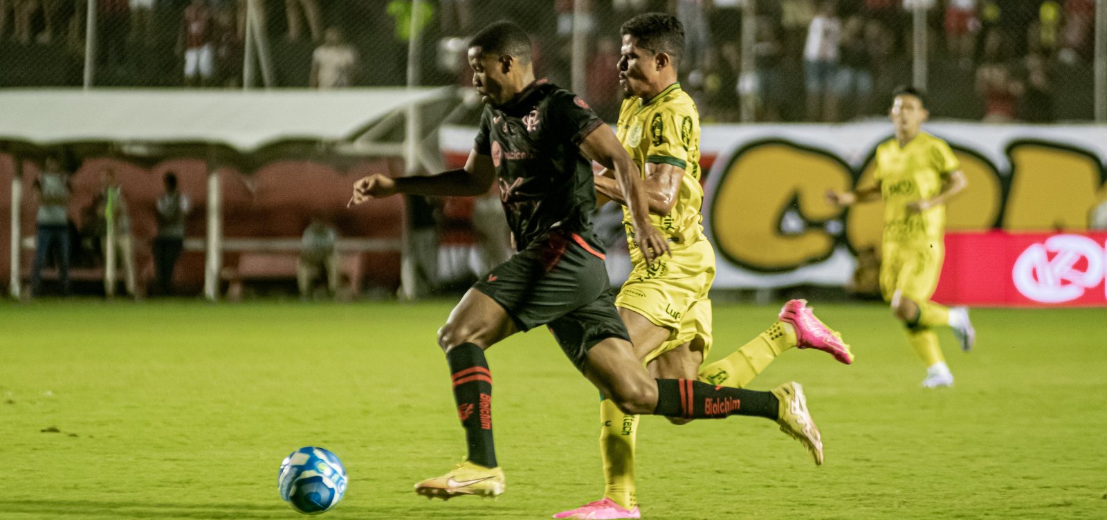 Em jogo truncado no Barradão, Vitória não encaixa e fica no zero com o Mirassol