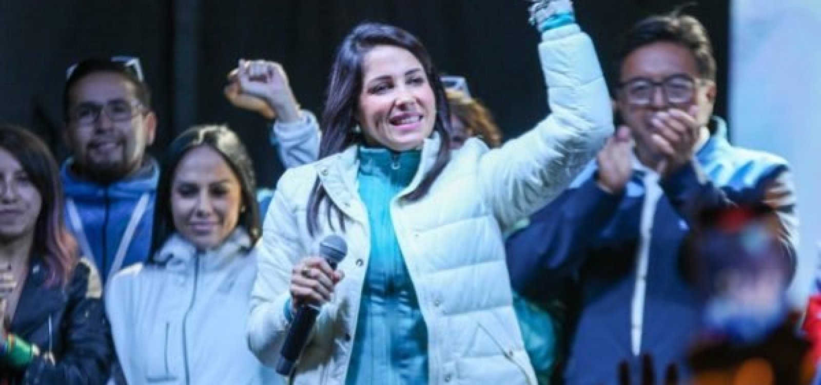 Candidata à presidência do Equador, Luisa González denuncia ameaça de morte
