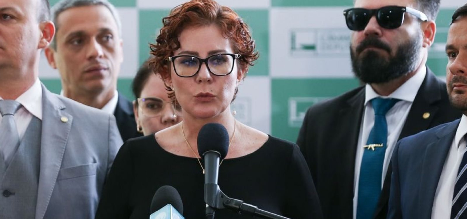 Coaf aponta suspeita de lavagem de dinheiro em conta da deputada Carla Zambelli