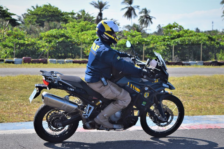 Operação “Duas Rodas”: PRF intensifica fiscalizações de motocicletas em Feira