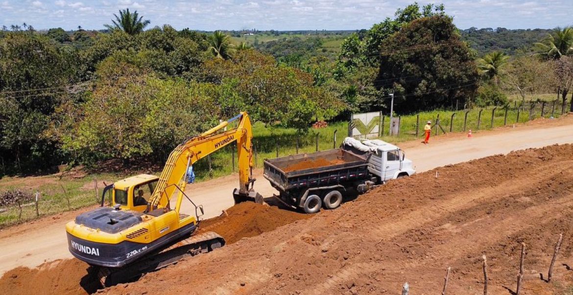 Iniciadas obras de pavimentação asfáltica no acesso ao povoado da Jaqueira em Conceição da Feira 