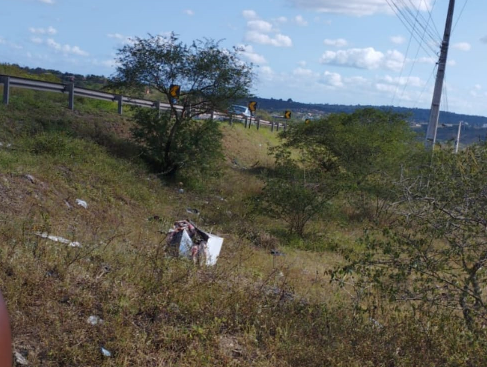 Homem é encontrado morto às margens da BR-116 Sul 