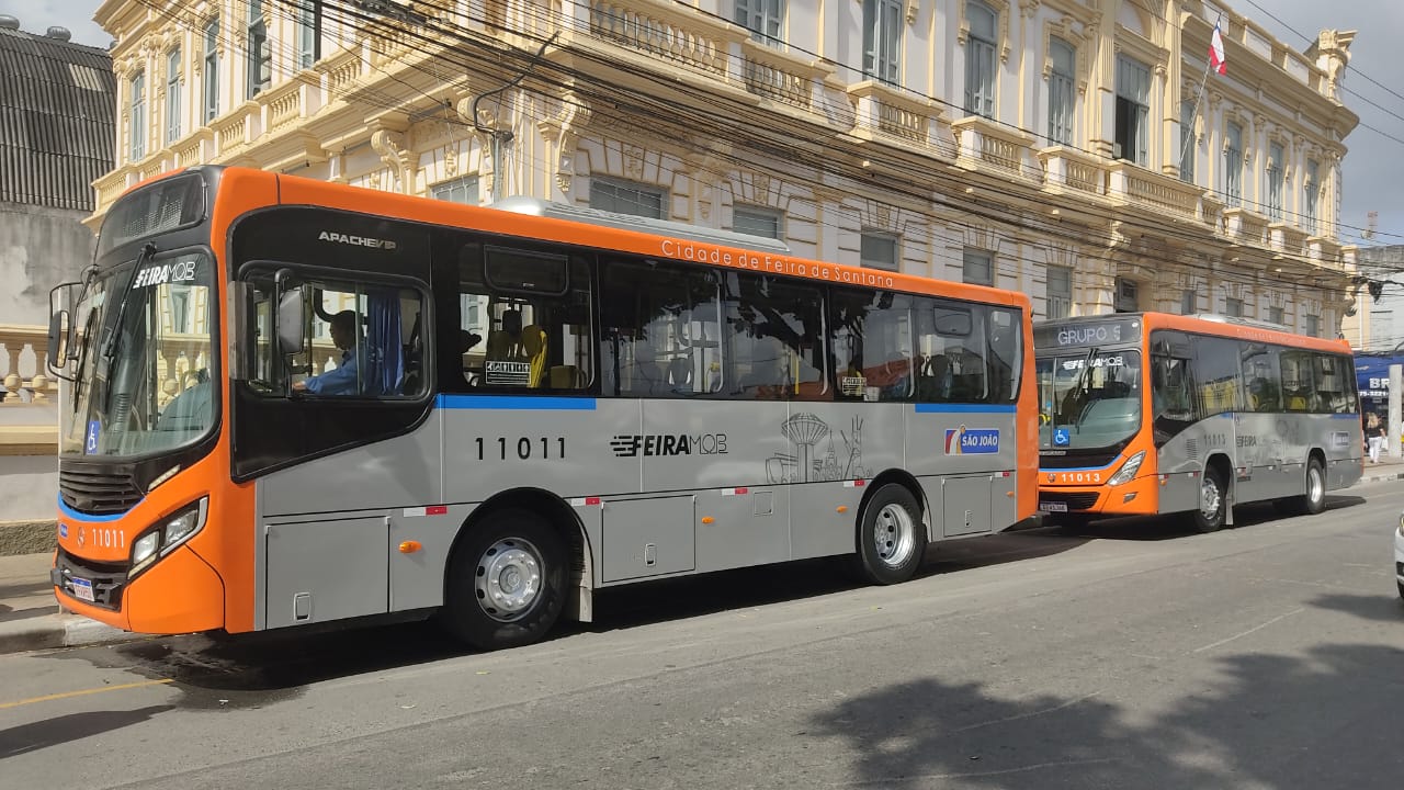 Frota de ônibus de Feira recebe dois novos veículos da empresa São João
