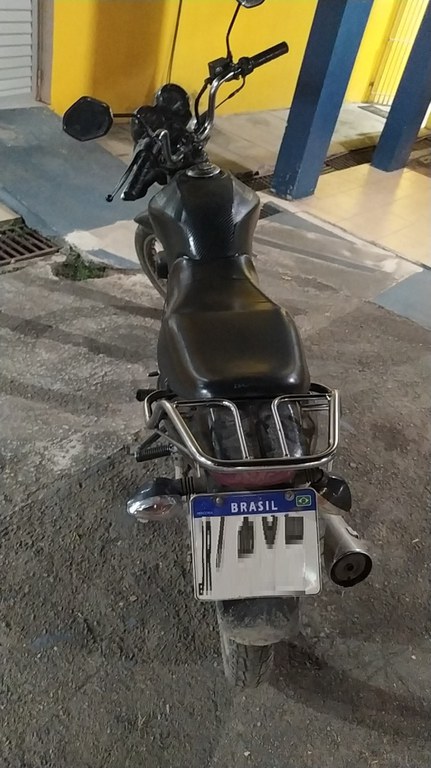 Horas após ser roubada, PRF recupera motocicleta em Feira de Santana