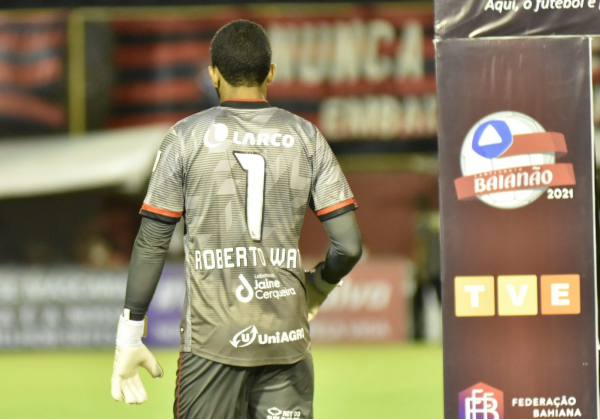 Goleiro exalta vantagem do Vitória na liderança da Série B: ‘Só depende da gente’