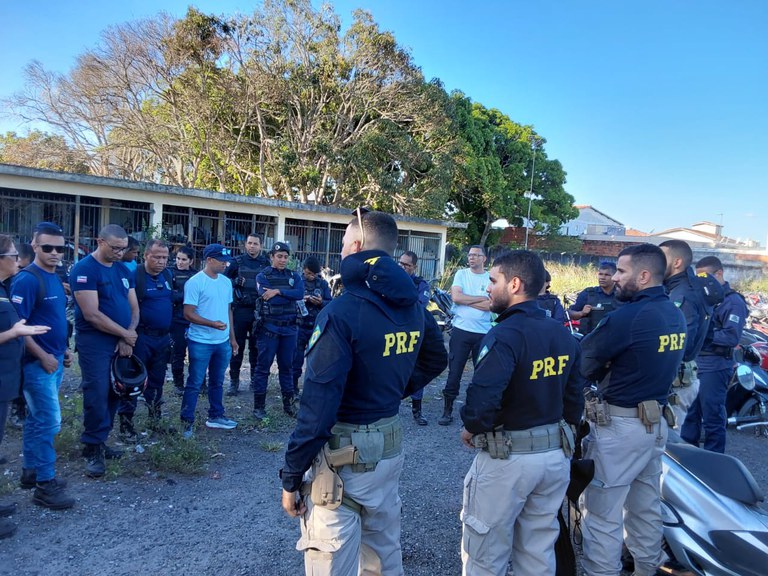 PRF promove treinamento técnico para Guarda Municipal de Feira