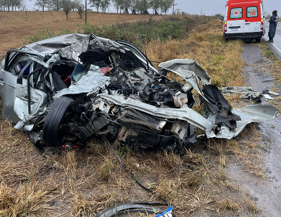 Casal e criança morrem em acidente de carro na BR-116 Norte 