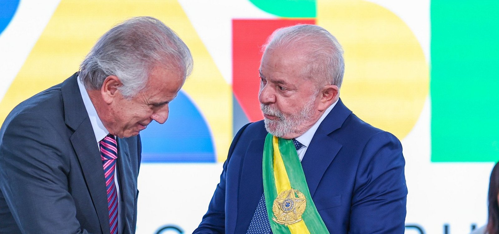 Lula convoca encontro com ministro da Defesa para discutir crise entre Venezuela e Guiana