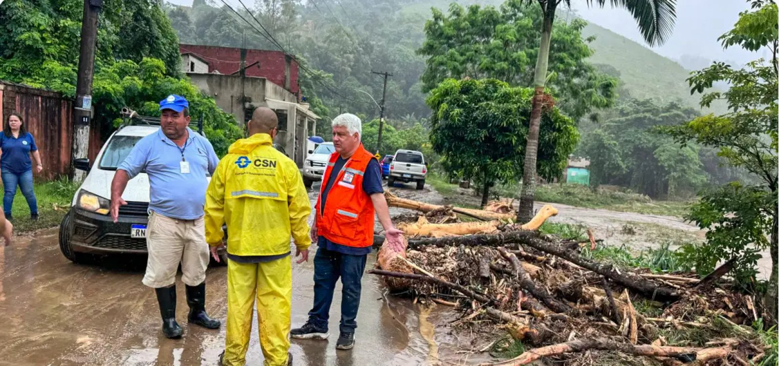 Duas pessoas morrem e 300 ficam desabrigadas após forte chuva no Rio de Janeiro