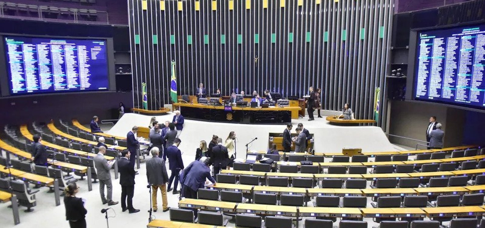 Reforma tributária é promulgada no Congresso Nacional em sessão solene