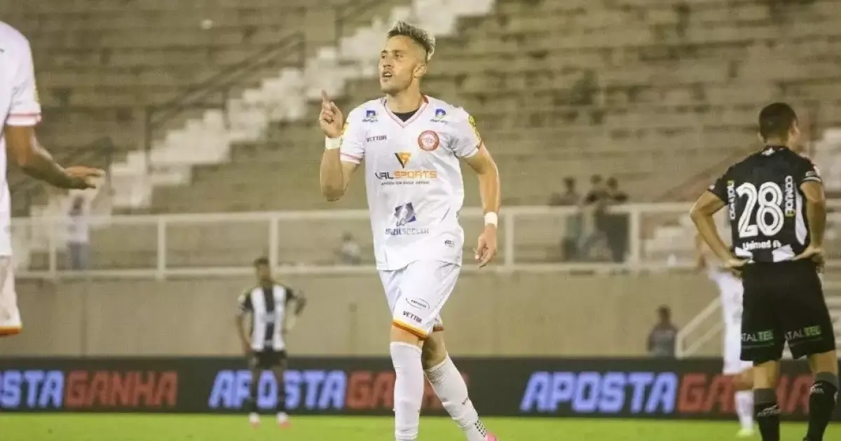 Com prioridade de ir para o exterior, Matheus Frizzo fica distante do Vitória