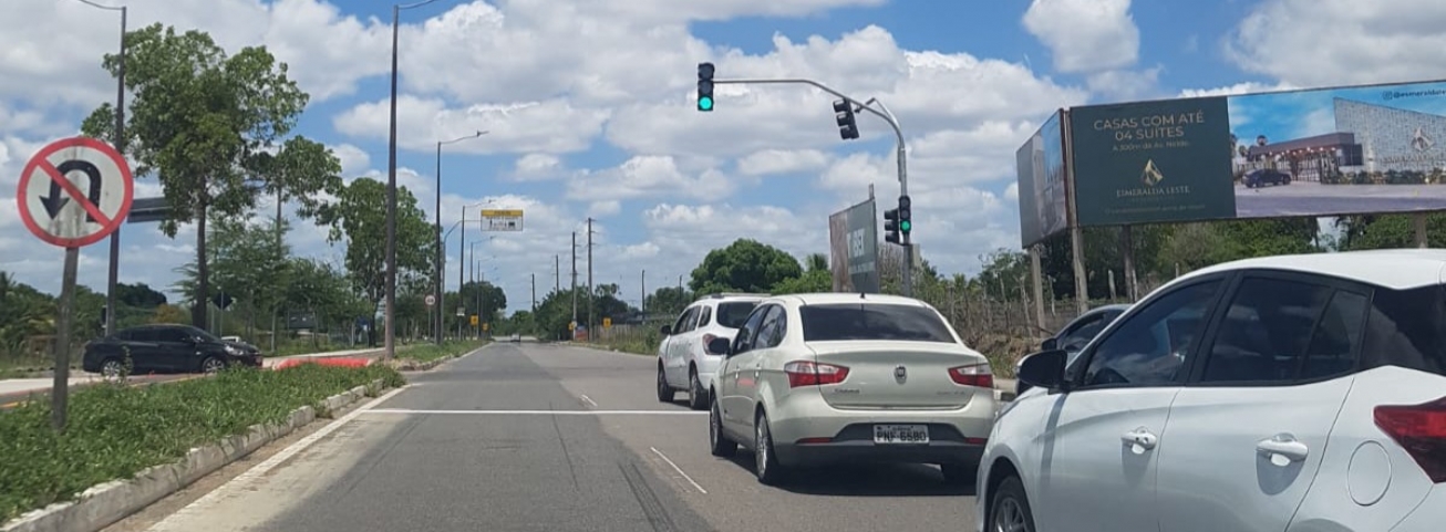 SMT instala novo semáforo na avenida Noide Cerqueira 