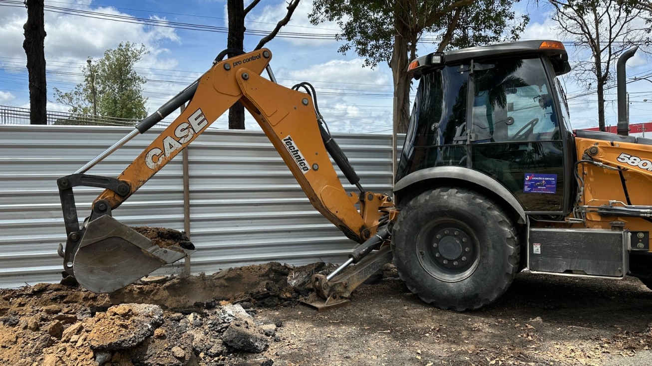 Começa obra de novo muro no Parque de Exposição