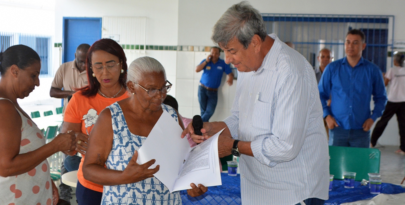 Mais 58 famílias do Núcleo Conceição recebem escrituras de seus imóveis