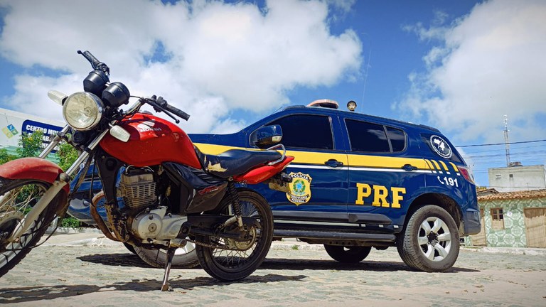 PRF na Bahia recupera três motocicletas na BR 116