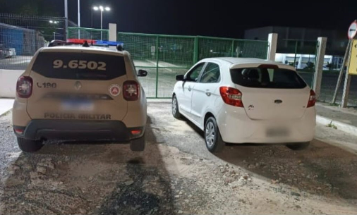 Polícia recupera carro roubado em Feira; suspeito é preso