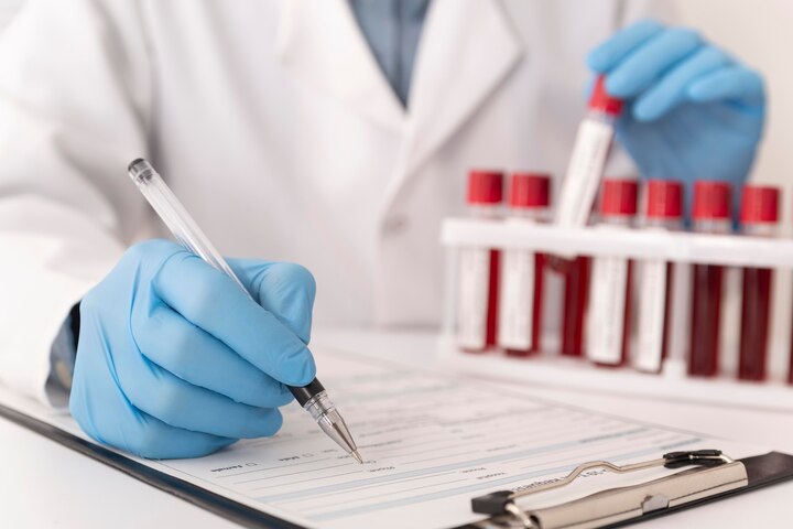 Bioquímico reforça a importância de realizar exames preventivos