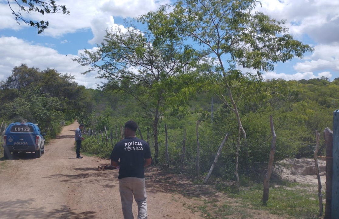 Homem é encontrado morto em estrada no distrito de Ipuaçu 