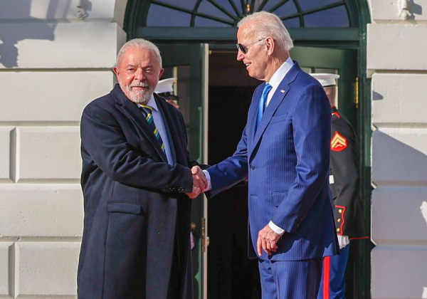 Lula convida Joe Biden para visitar o Brasil