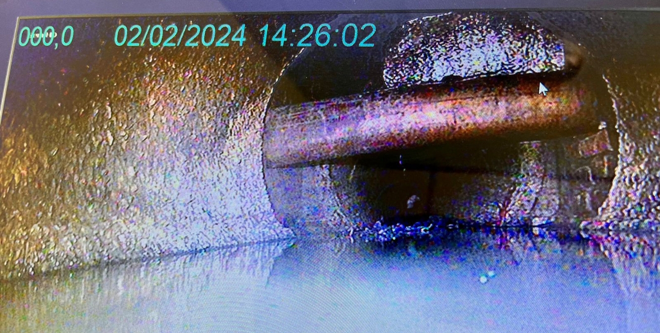 Robô de videoinspeção flagra rede de esgoto da Embasa em canais de drenagem pluvial