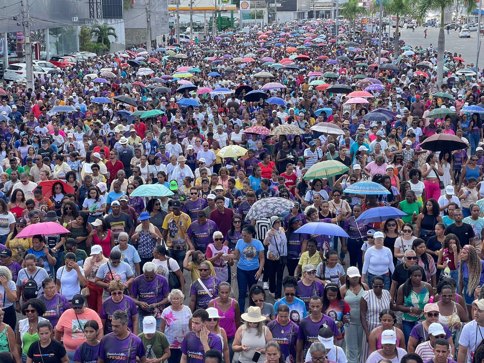 Caminhada do Perdão reúne milhares de fiéis em Feira de Santana
