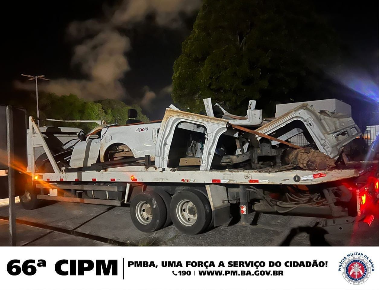 Polícia Militar flagra quarteto desmanchando veículo no bairro Pedra Ferrada