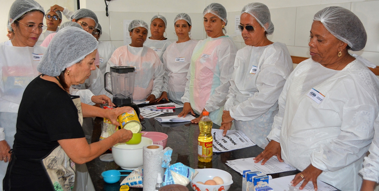 Prefeitura capacita mulheres com curso de produção de guloseimas para a Páscoa