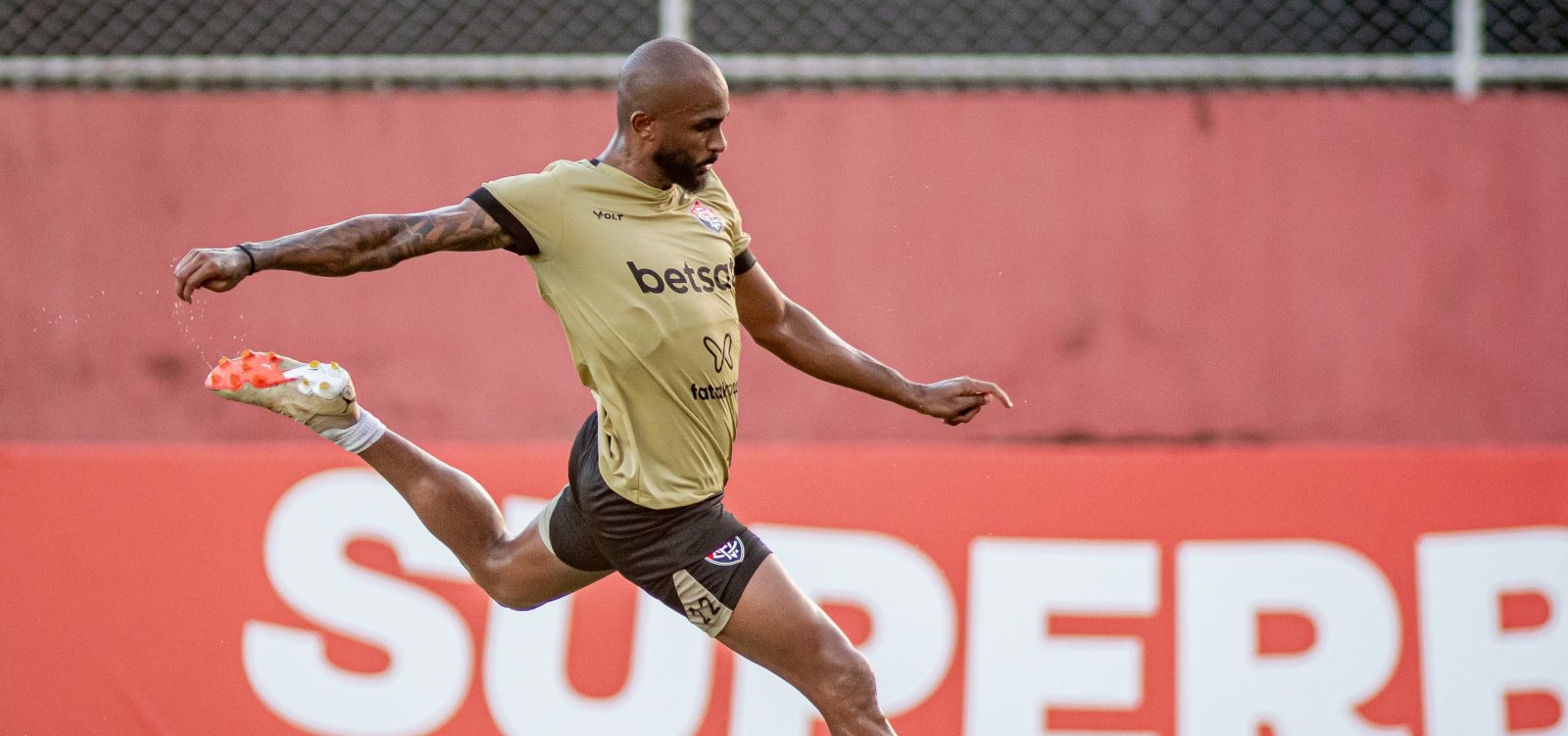 Vitória enfrenta o Barcelona de Ilhéus neste domingo para garantir vaga na final do Baianão