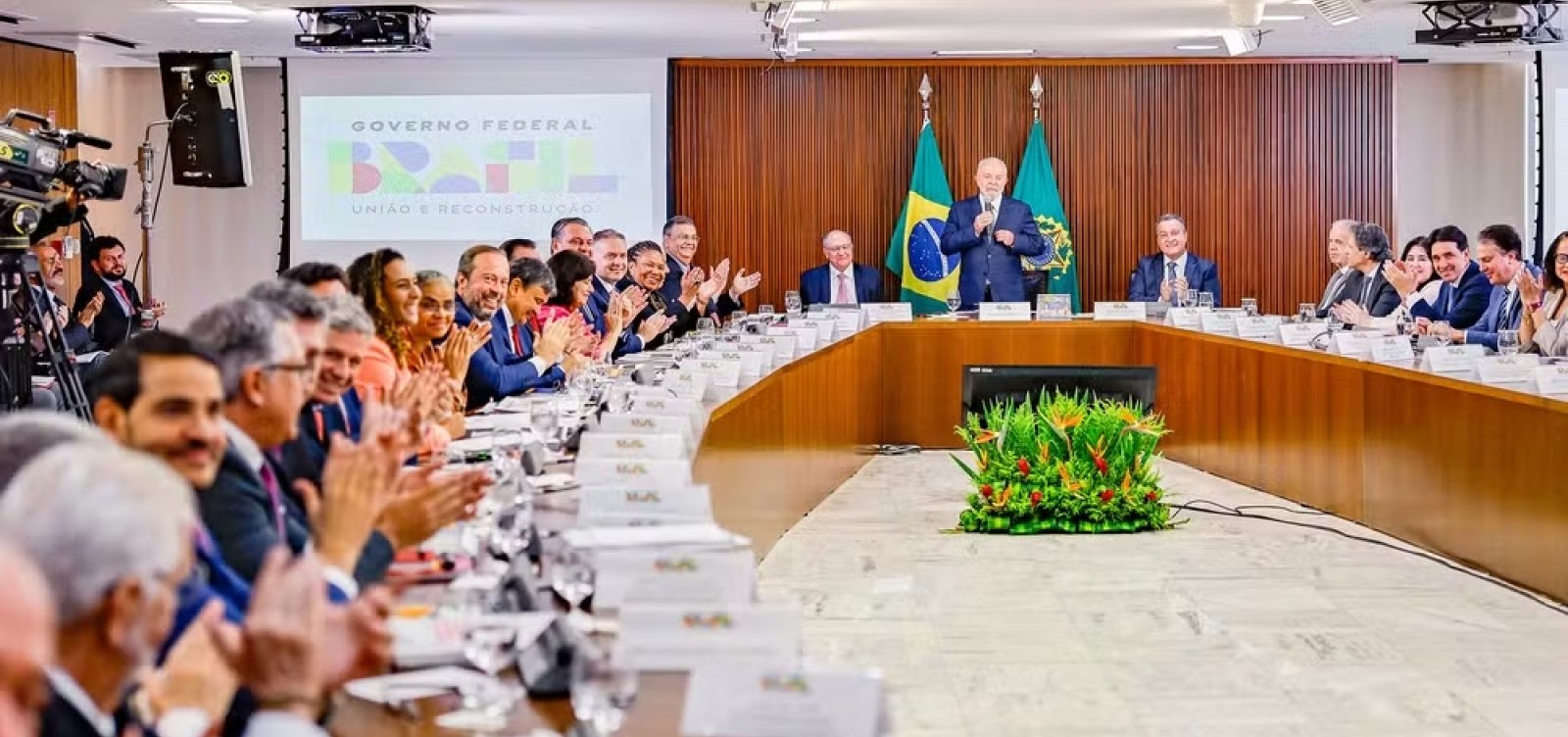 Lula se reúne com ministros após governo ter queda na popularidade