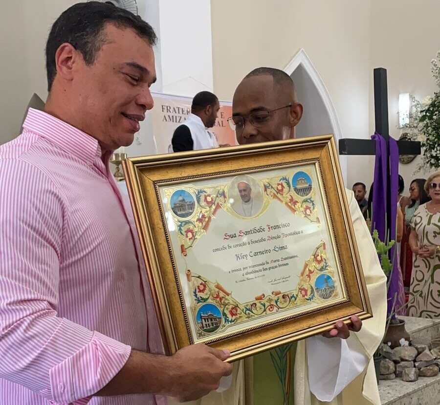 Prefeito de Coração de Maria recebe honraria concedida pelo Papa