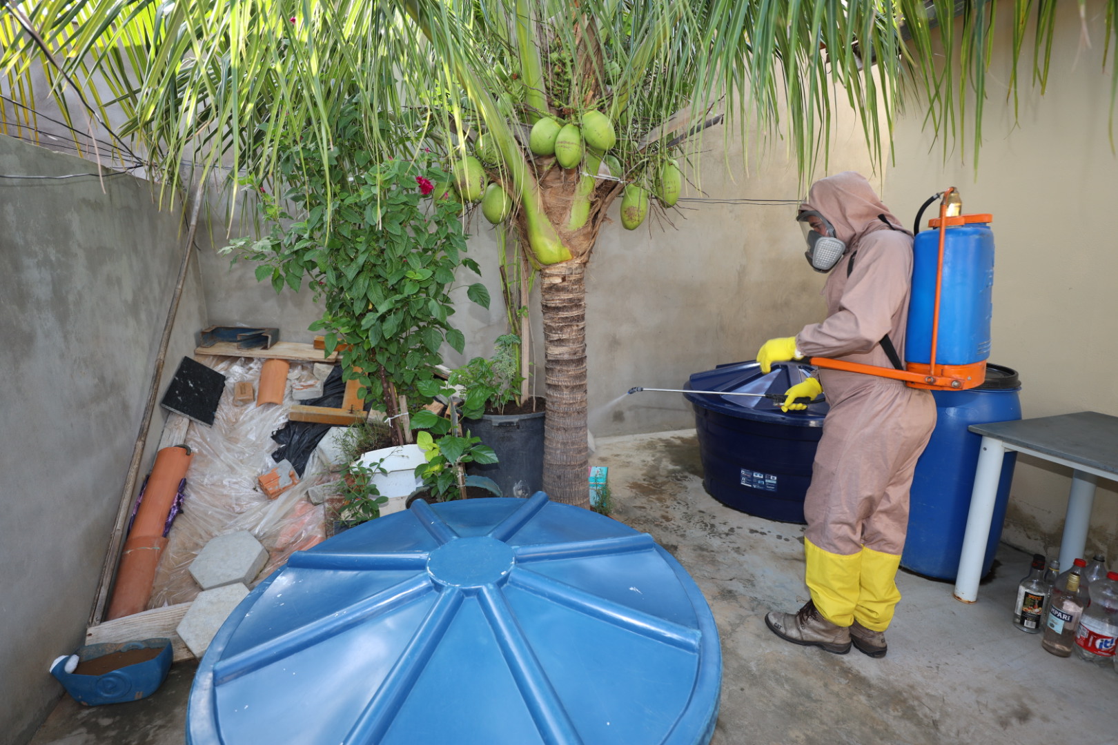 Sesab inicia distribuição de bombas costais para auxiliar combate à Dengue no interior da Bahia