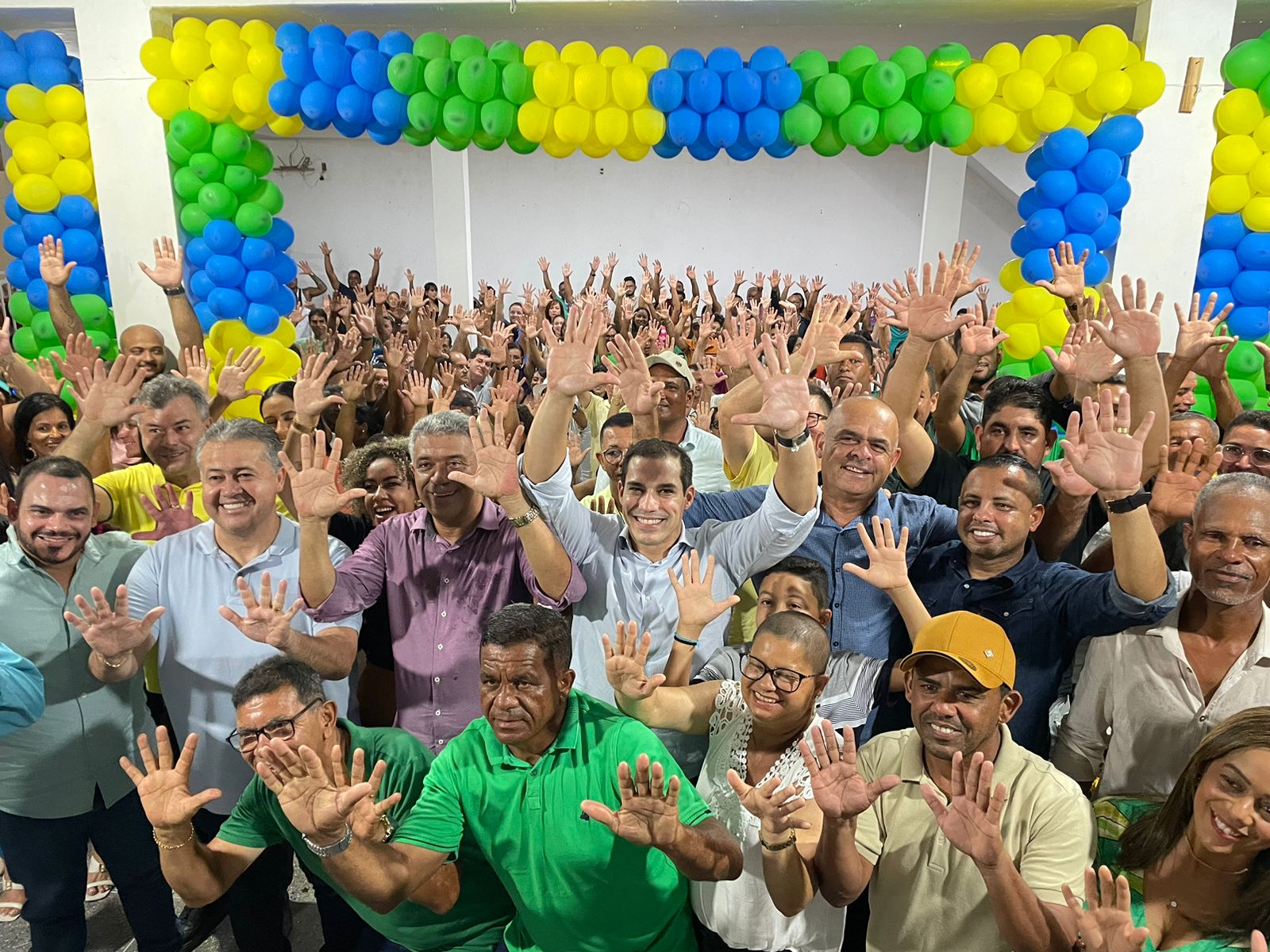 Prefeito Edfrancio Oliveira reúne lideranças políticas em Santa Bárbara