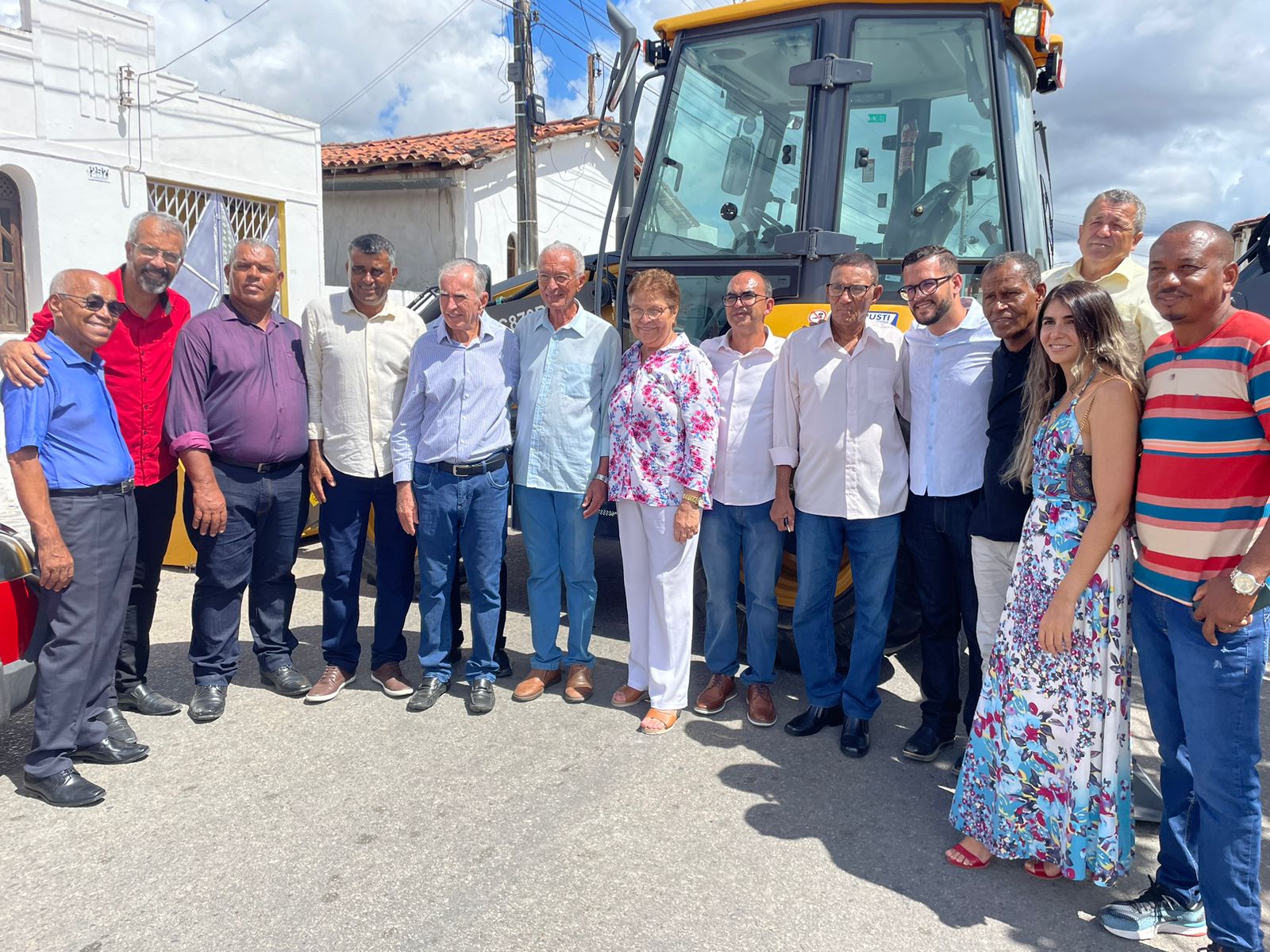 Prefeito de Candeal entrega obras e anuncia investimentos para o município