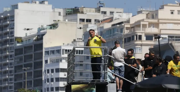 Jair Bolsonaro reúne apoiadores e faz manifestação no Rio de Janeiro neste domingo