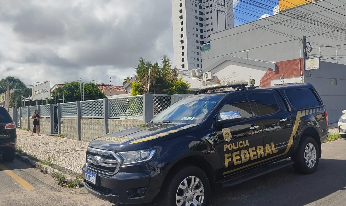 PF deflagra operação em Feira de Santana e prende esposa de deputado