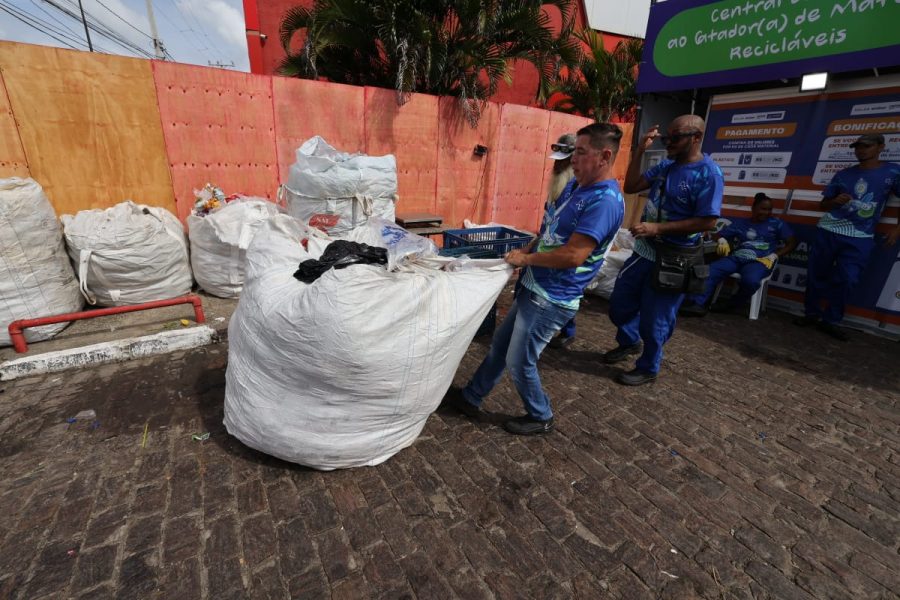 Governo do Estado apoia catadores e catadoras de recicláveis na Micareta de Feira