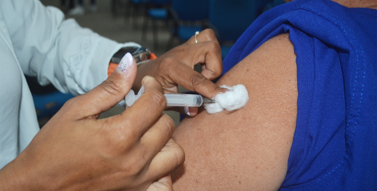 Prefeitura intensifica vacinação contra gripe após casos de morte