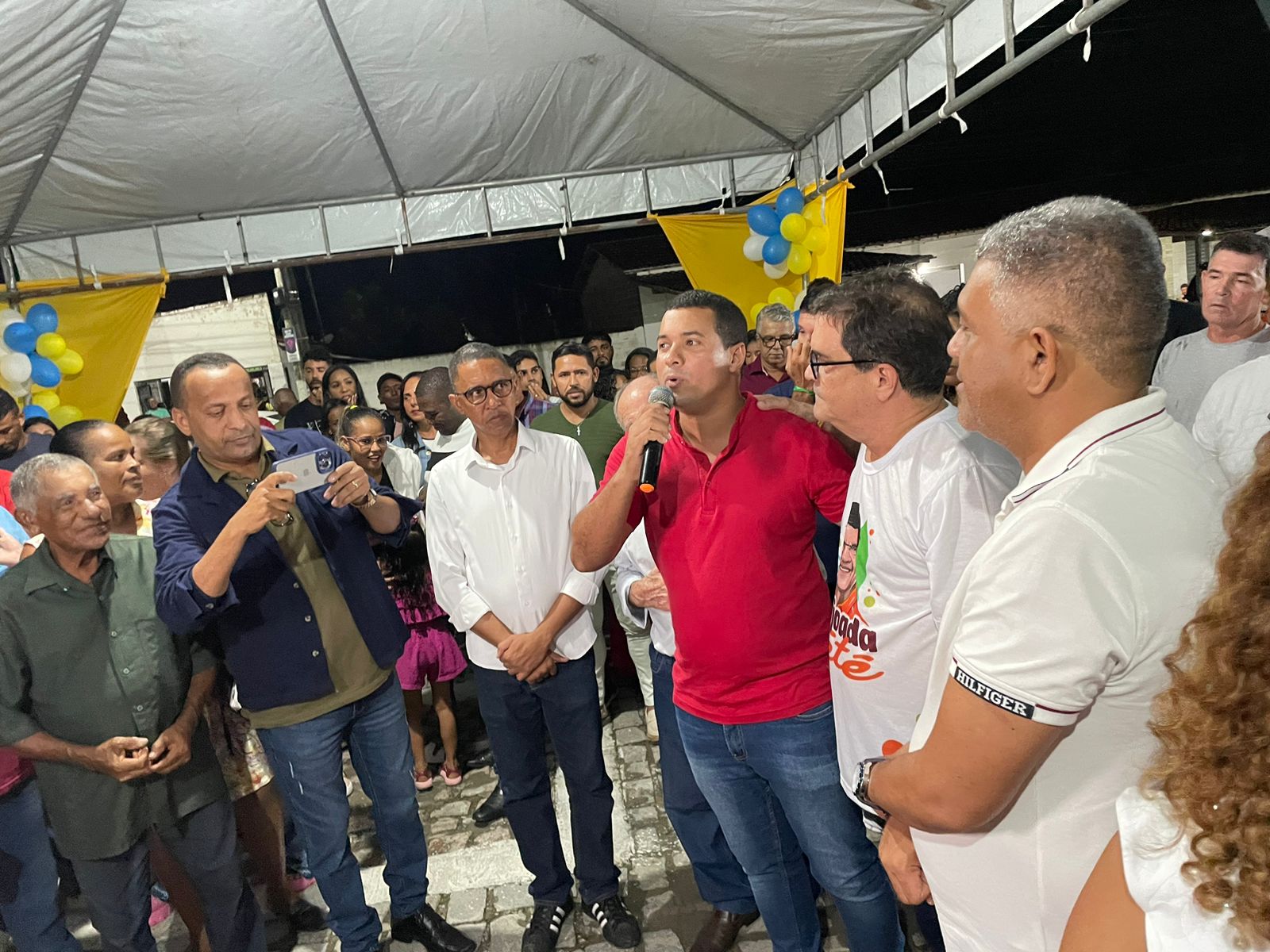 Tanquinho: Prefeito inaugura calçamento do Noventinha