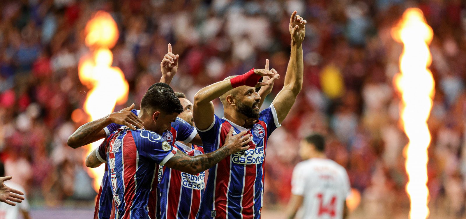 Bahia derrota o Bragantino e segue na briga pela liderança do Brasileirão