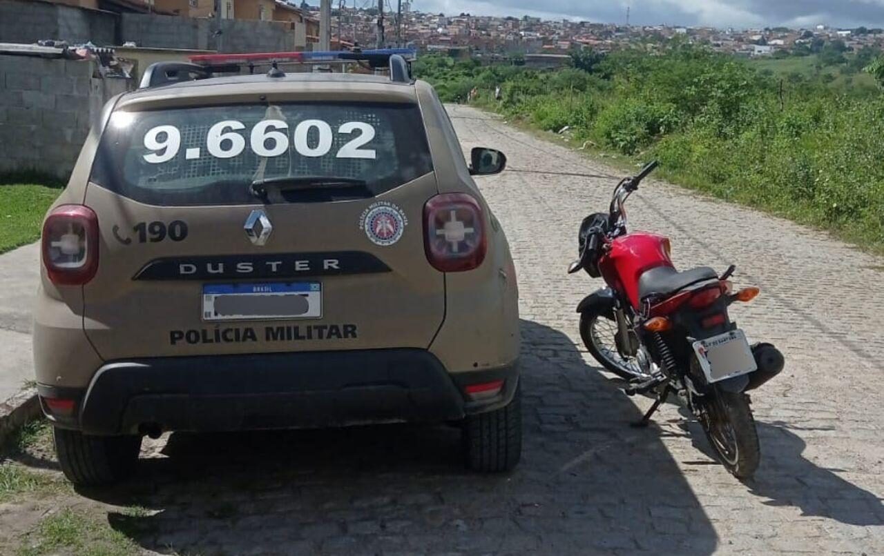 66ª CIPM recupera veículo com restrição de roubo, no bairro Gabriela, em Feira de Santana.
