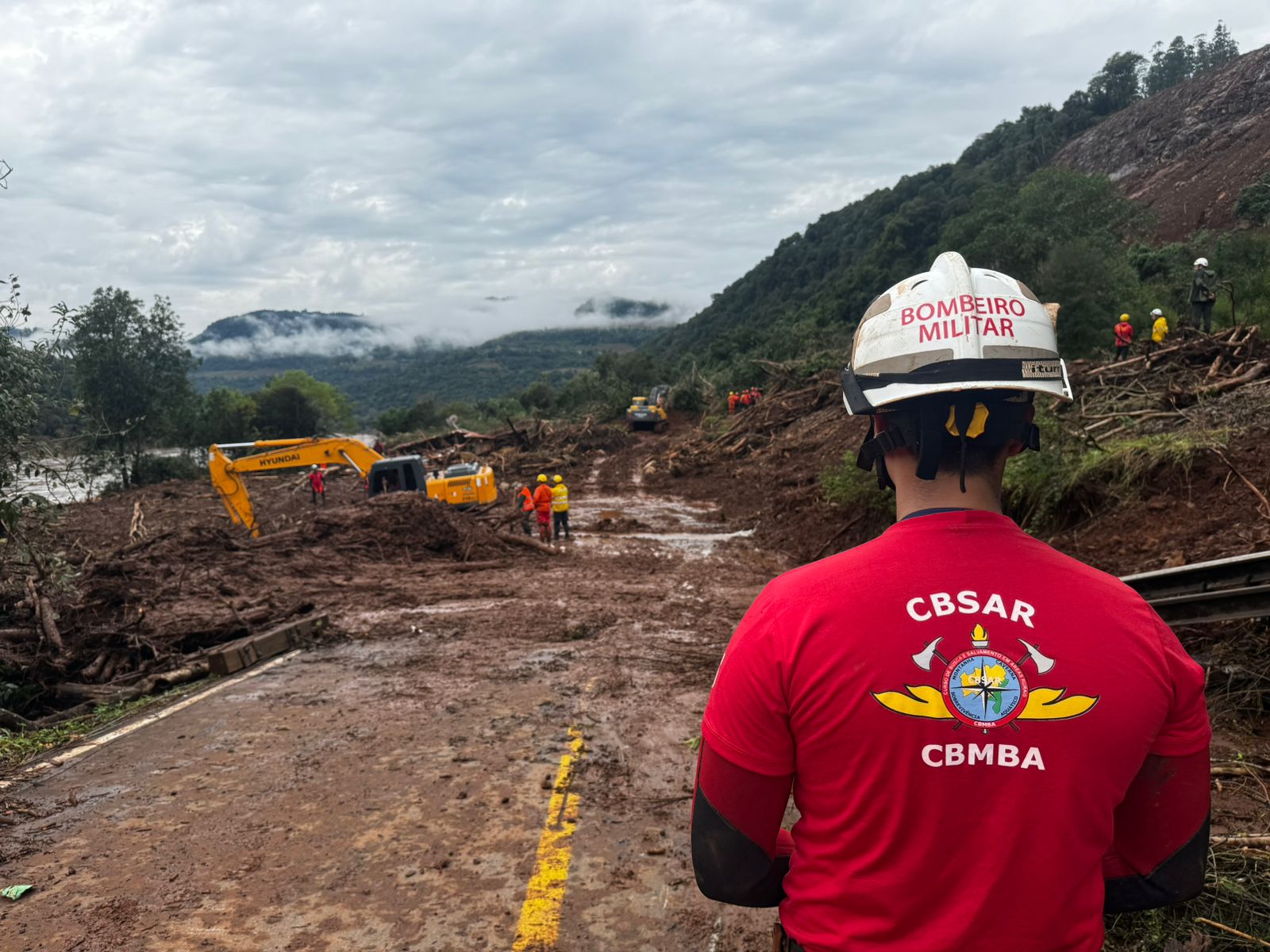 Bombeiros da Bahia continuam nas buscas por desaparecidos no RS