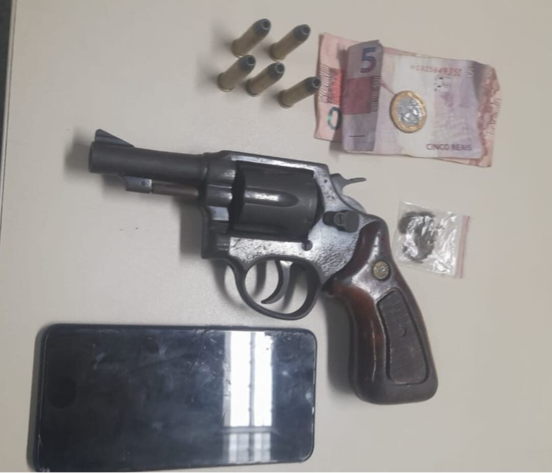 65ªCIPM prende criminoso por porte ilegal de arma de fogo durante a Operação Alcatéia